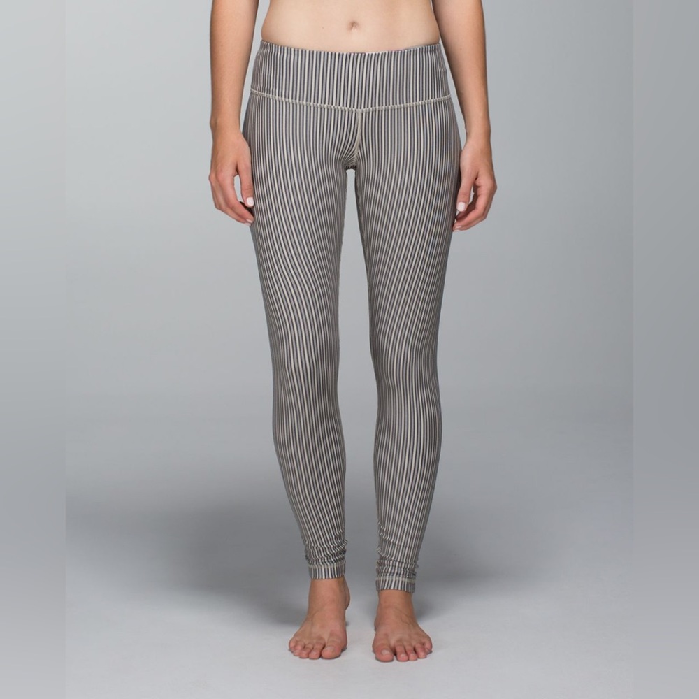 Lululemon Wunder Under Pant
Pine Stripe Inkwell Mojave Tan.
Size 10. 
Pristine.